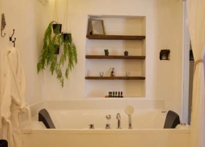 Oinou Strata - Adults Only - 38