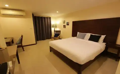 The Royal Bee Apart - 5