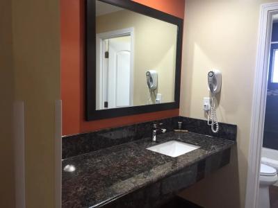 Convention Center Inn & Suites - 8