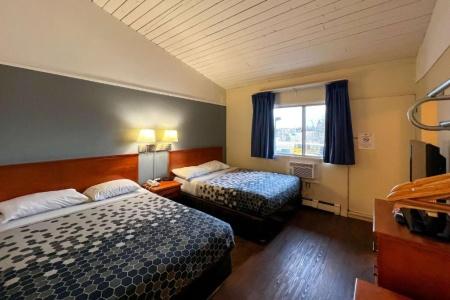 Econo Lodge Motel Village - 54