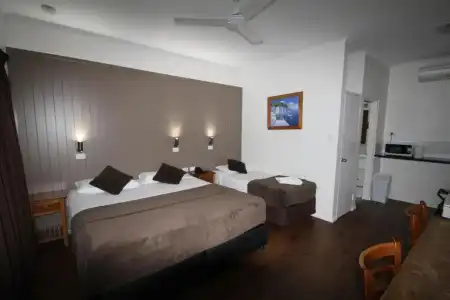 The Colonial Rose Motel - 17