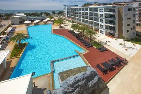 GrandBlue Resort - 12