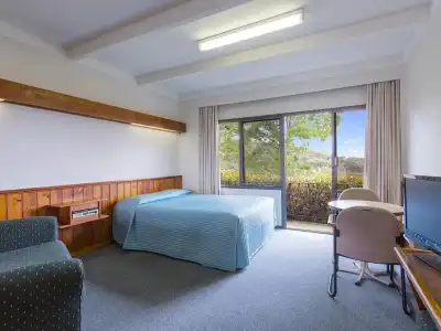 Village Family Motor Inn - 5