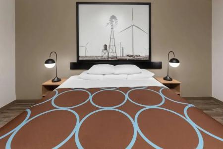 Super 8 by Wyndham San Antonio/Alamodome Area - 35