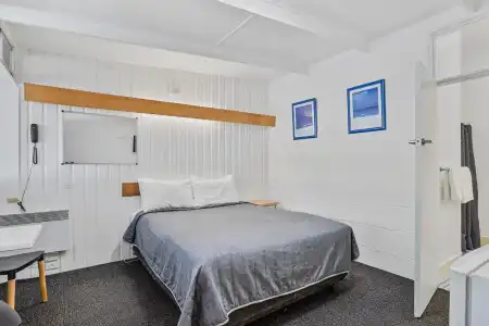 Riverfront Motel & Restaurant - 30
