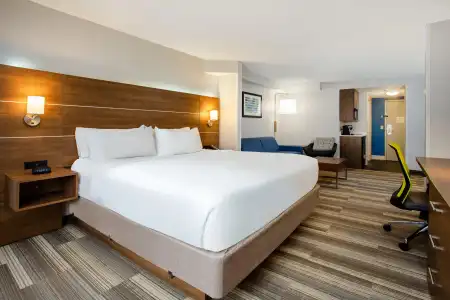 Holiday Inn Express & Suites Fort Wayne by IHG - 26
