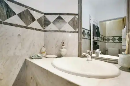 Gina Guest House - 13