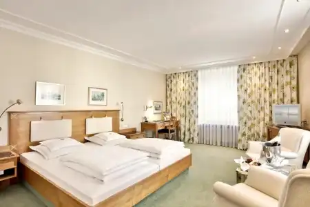 Bayerischer Hof - 48