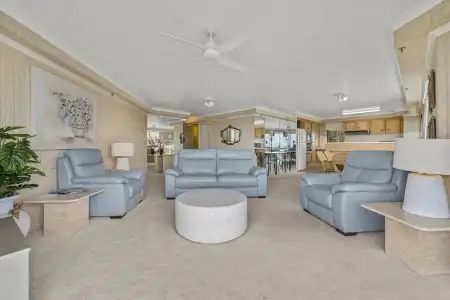 Gemini Court Holiday Apartments - 26