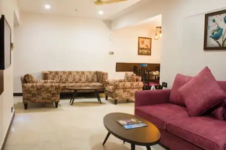 The Emerald & Executive Apartments - 94