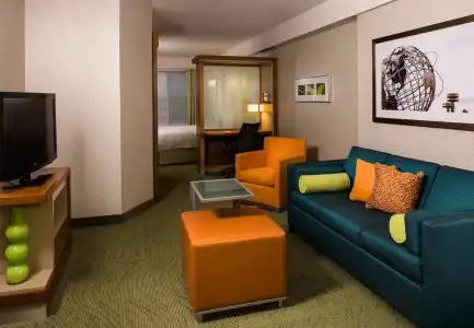 Springhill Suites New York Laguardia Airport - 3