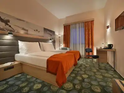 Ramada by Wyndham Airport - 27