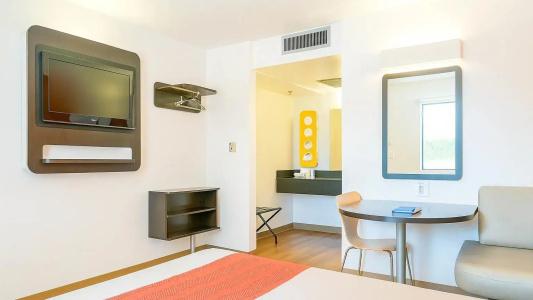 Motel 6 Carlsbad, CA Beach - 17