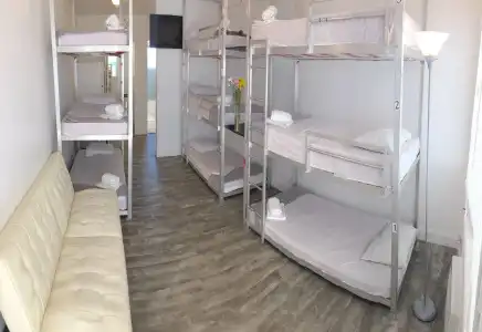 Bikini Hostel, Cafe & Beer Garden - 3