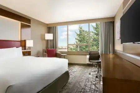 DoubleTree by Hilton Toronto Airport West - 34