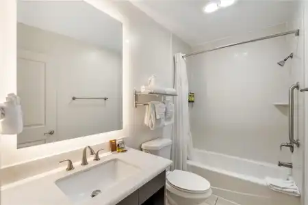 Best Western Plus LA Mid Town - 44