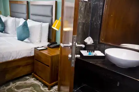 Ocean Edge Suites & Colombo - 4
