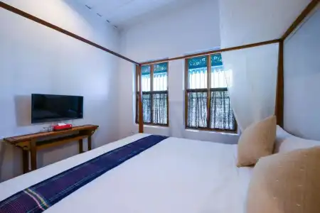 Neighbor Phuthon - 26