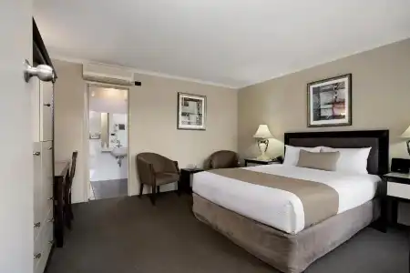 Comfort Inn On Raglan - 71