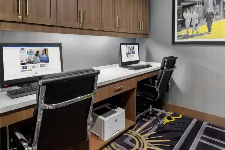 Hampton Inn & Suites Los Angeles/Hollywood - 3