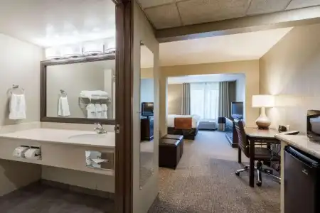 Comfort Suites Austin Airport - 57