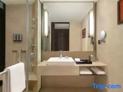 Courtyard by Marriott Mumbai International Airport - 56