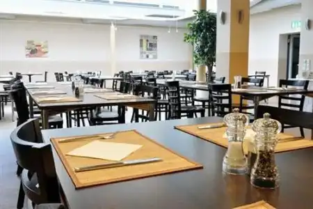 Airport- & Seminarhotel - 30