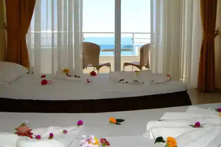 Side Beach Club - 2