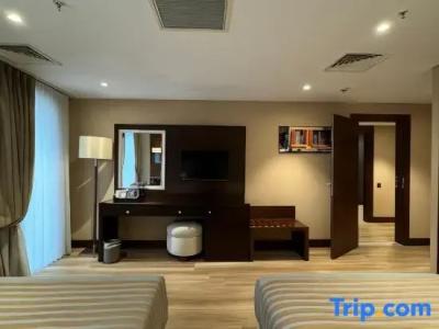 Grand Aras & Suites - 82
