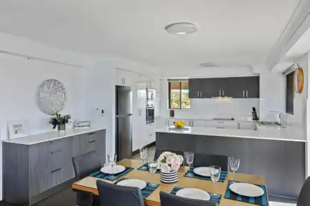 Gemini Court Holiday Apartments - 496