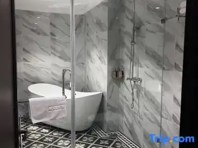 Acoustic & Spa - 140