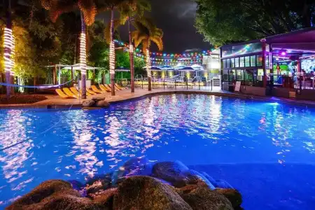 Gilligan's Backpackers & Resort - 11