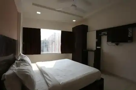 Kamran Residency - Near US Embassy - 41