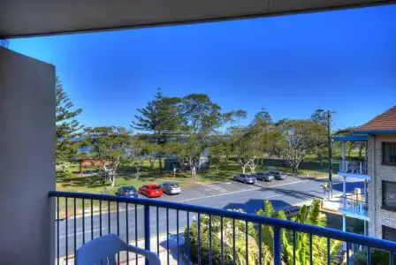 Blue Waters Apartments - 105