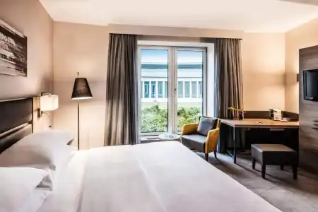 Sheraton Duesseldorf Airport - 52