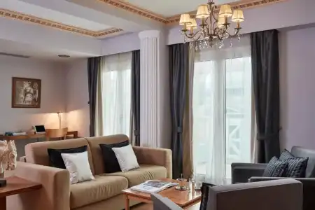 AVA & Suites - 129