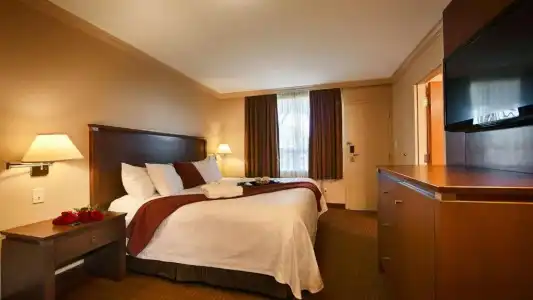 Best Western Plus Guildwood Inn - 38