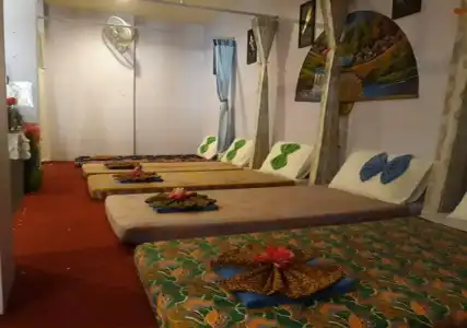 Number 1 Guesthouse & Restaurant - 5