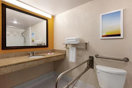 Hampton by Hilton Dusseldorf City Centre - 7