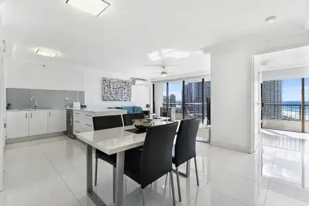 Surfers Century Oceanside Apartments - 56