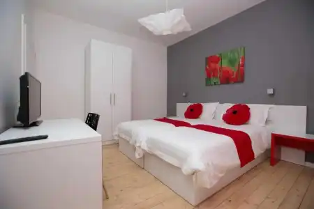 Liqeni Tirana - 18