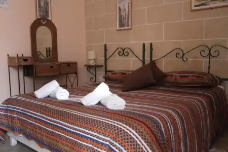 Green Grove Guest House - 10