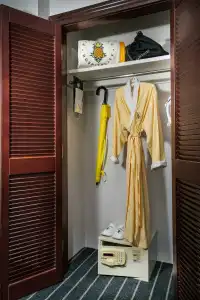 Staypineapple, An Iconic, The Loop - 40