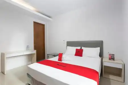 RedDoorz Plus near Cilandak Town Square 2 - 20