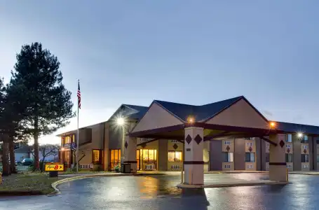 Super 8 by Wyndham Denver Stapleton - 0