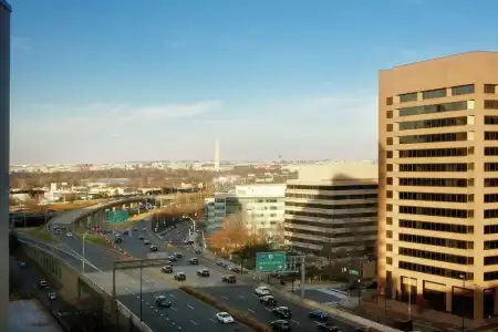 Embassy Suites by Hilton Crystal City National Airport - 83