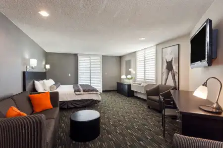 Ramada Plaza by Wyndham West Hollywood & Suites - 5