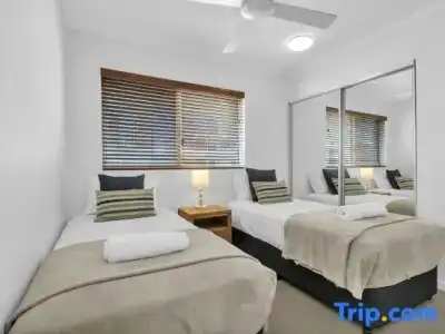 Rolling Surf Resort - 217