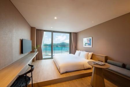 The Week & Resort - 50