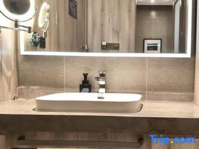 Atour - 63